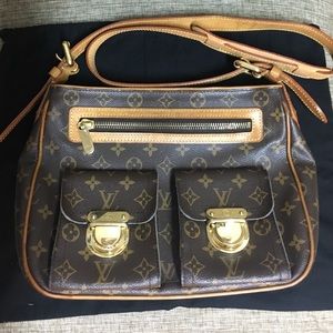 Authentic 💯 Louis Vuitton Hudson GM